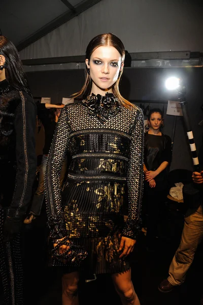 Look 27